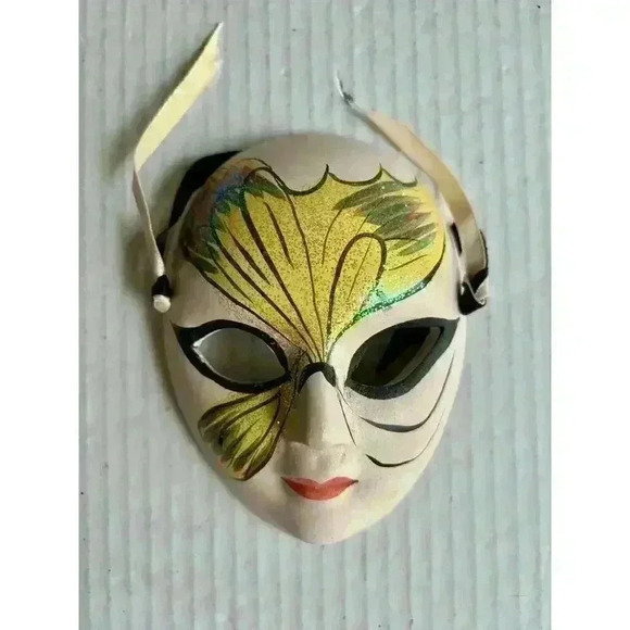 Vintage Ceramic Face Art 4.5" Wall Decor In Original Box - Picture 1 of 8
